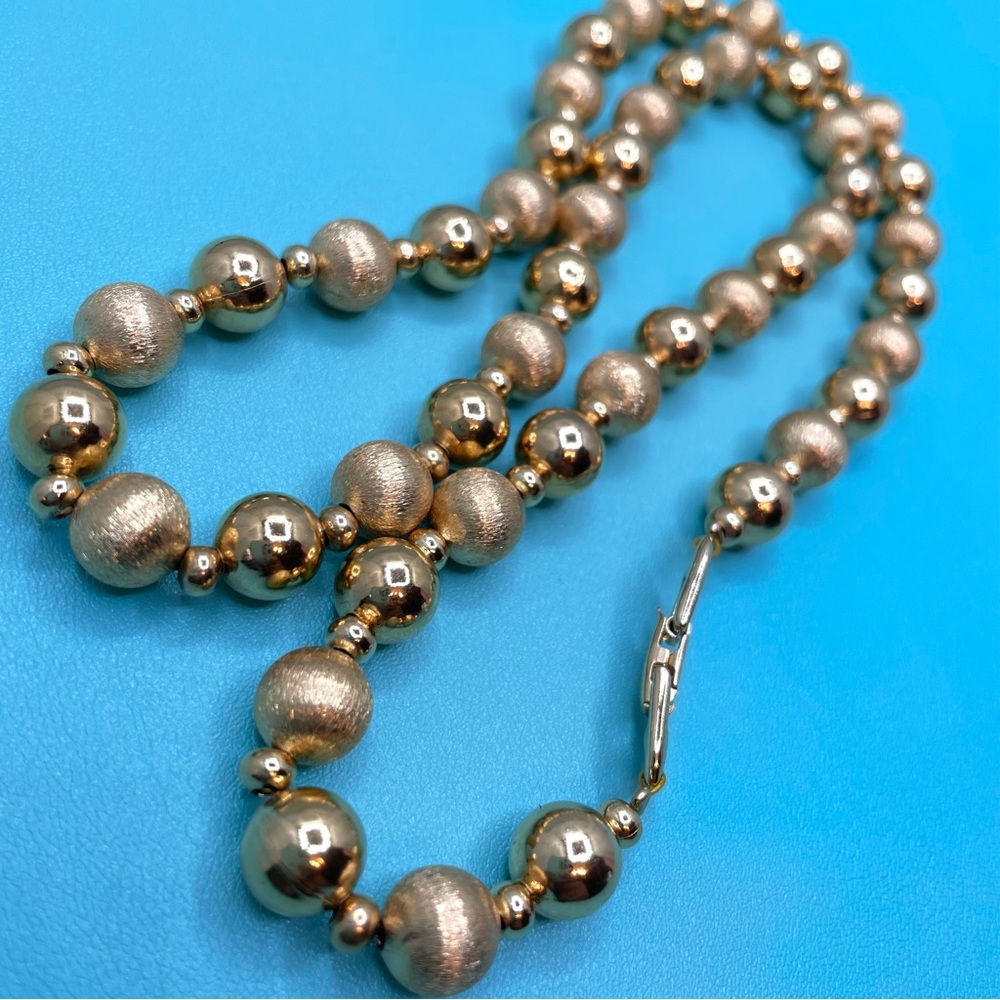 Beautiful Vintage Signed Napier Gold Tone Heavy Metal Pearl Beaded Necklace